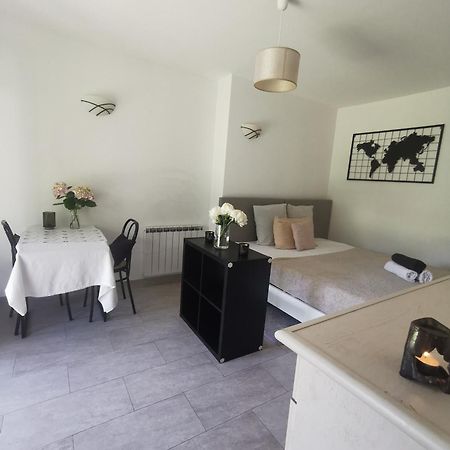 Studio Jardin Privatif 300M De La Plage Sainte-Maxime Exteriör bild